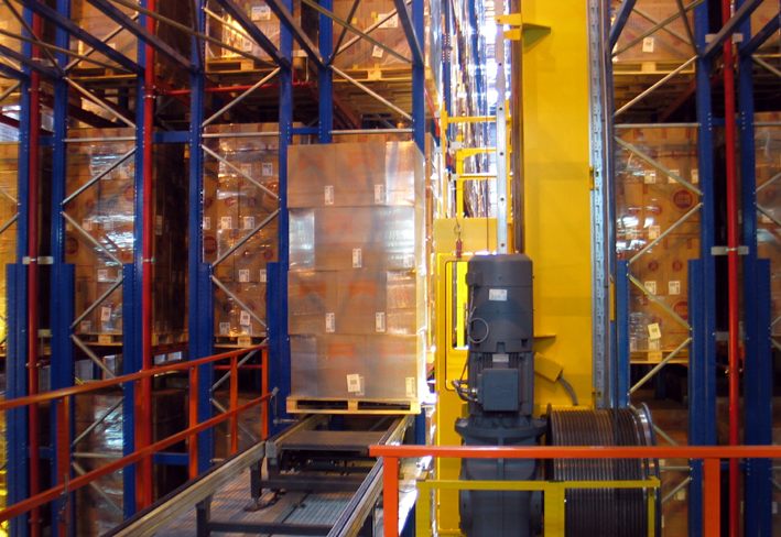 Intralogistics and telescopic handling
