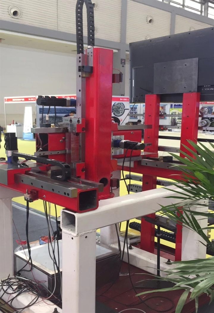 Three-axis gantry handling cell