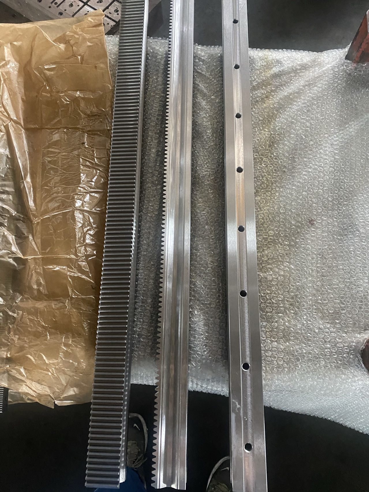 High-precision rectangular guideways