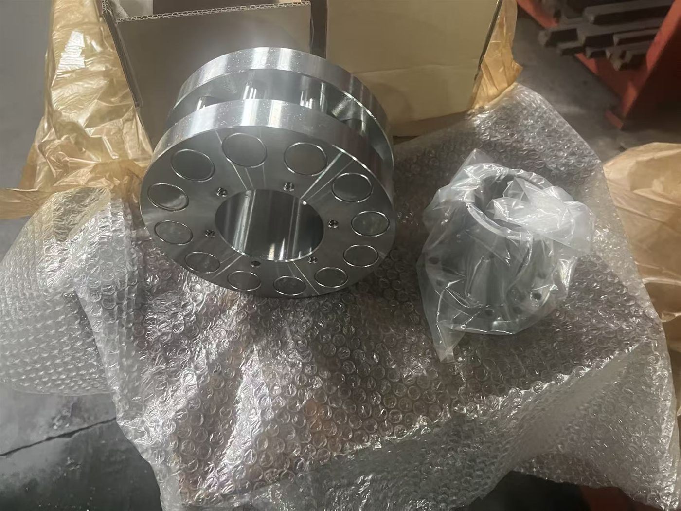 Zero-backlash roller rack and ring system