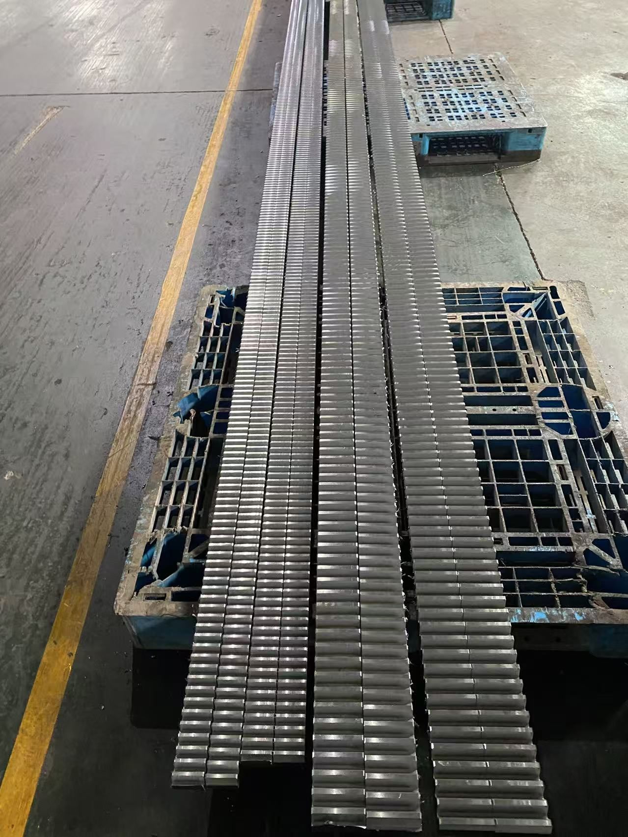 Zero-backlash roller rack and ring system
