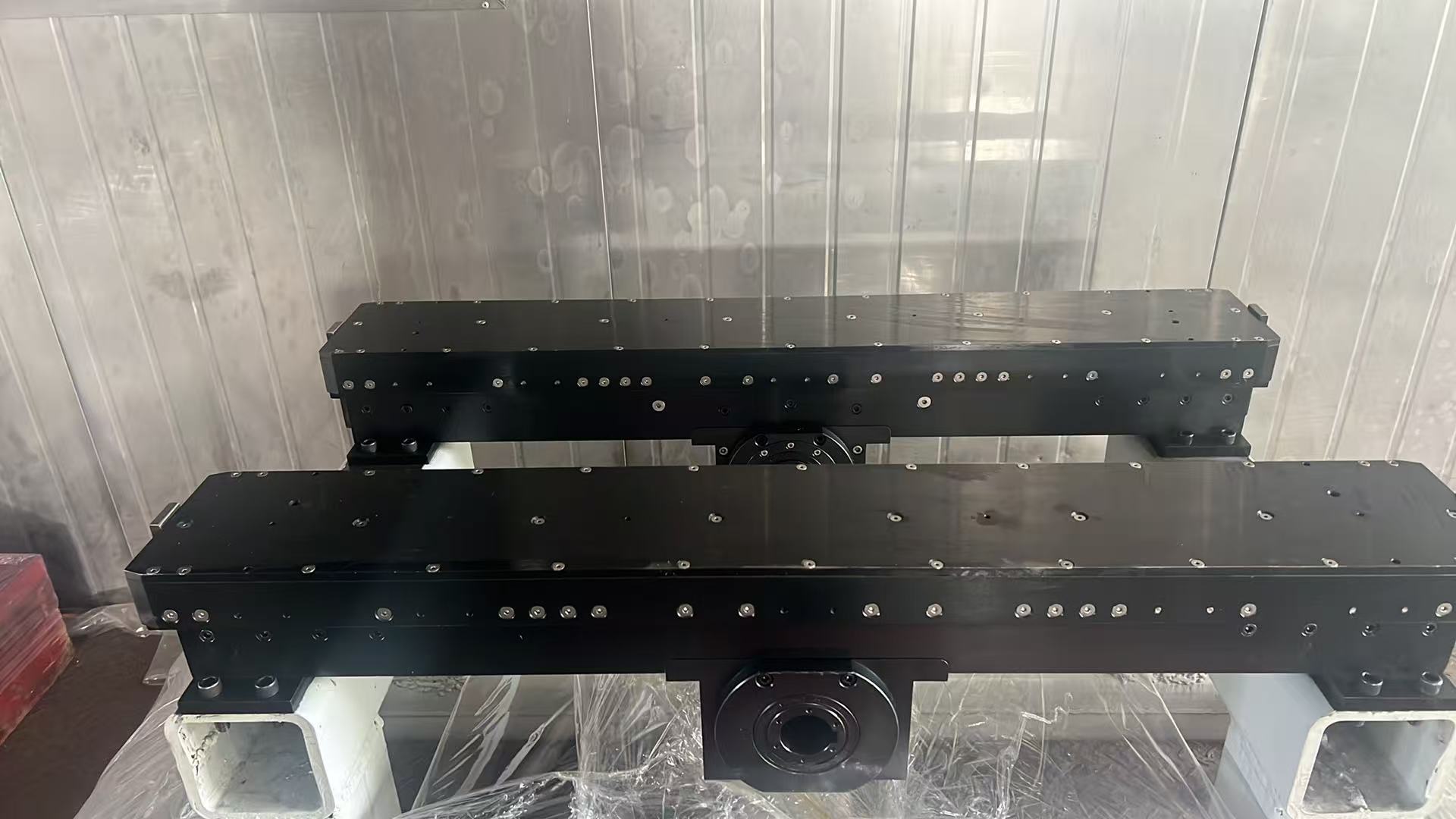 Telescopic forks for automated storage