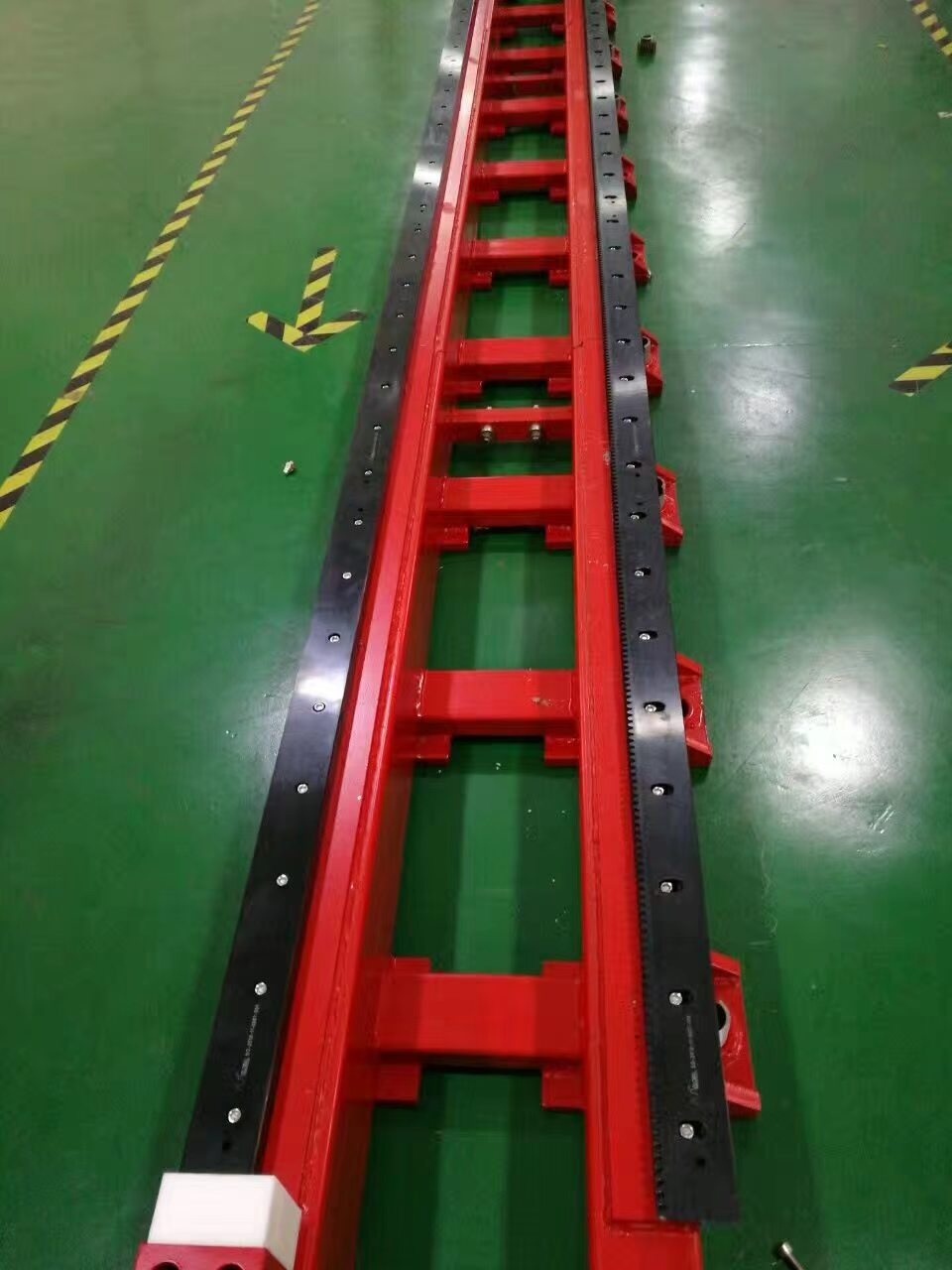 Robot seventh-axis track